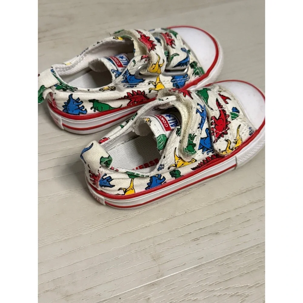 Converse Chuck Taylor All Star Dinosaur Print Sneakers Size 5.  White canvas wit